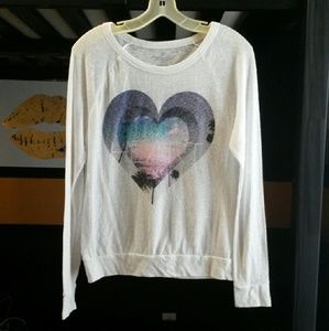 Thin long sleeved shirt