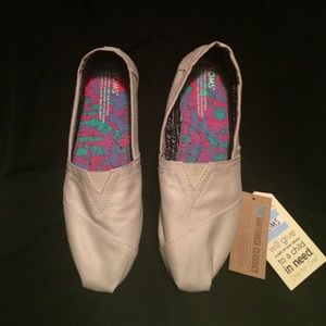 NWT TOMS Classics