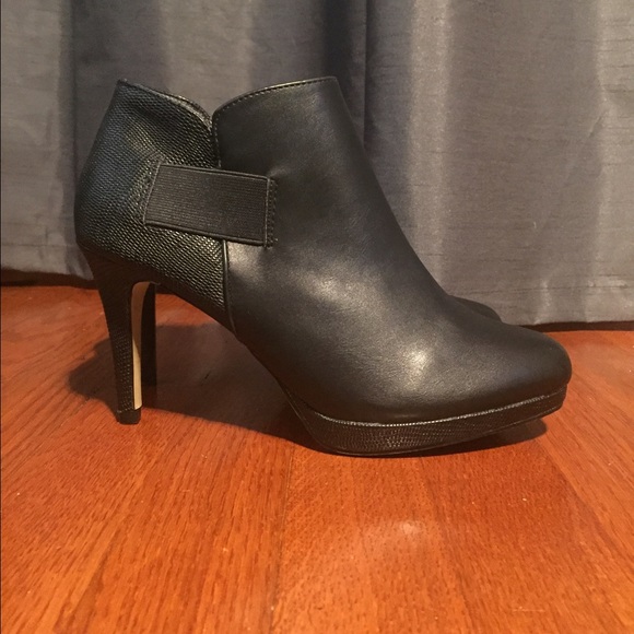 Apri by Italian Shoemaker BLACK HEELED ANKLE BOOTS