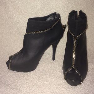 Black peep toe booties w gold zipper
