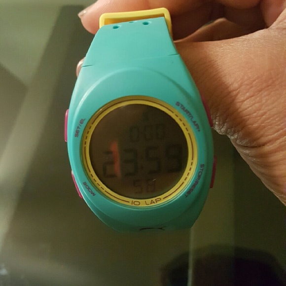Puma Accessories - 💘Final Markdown💞Puma Faas 100 sports watch