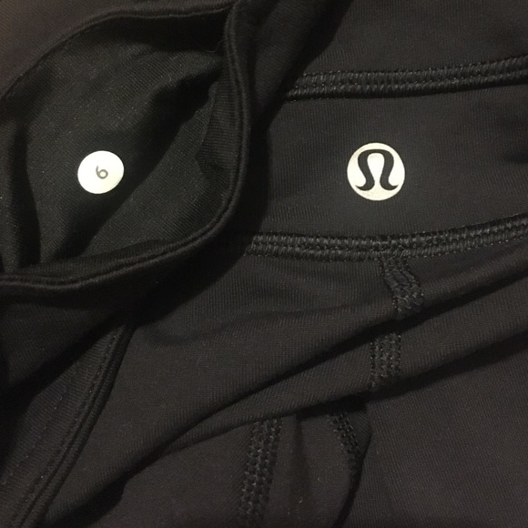 Lululemon Size 6 Shorts - Picture 3 of 4