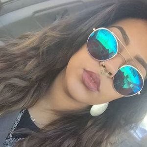 Meet your Posher, Candace