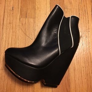 LAMB Diva wedge size 7.5, never worn, original bag