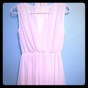 Cool white chiffon V neck sleeveless mini dress