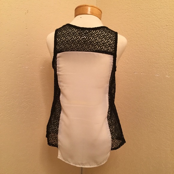 BAR III - WHITE TANK W/ BLACK NETTING ON SIDES - Picture 3 of 4