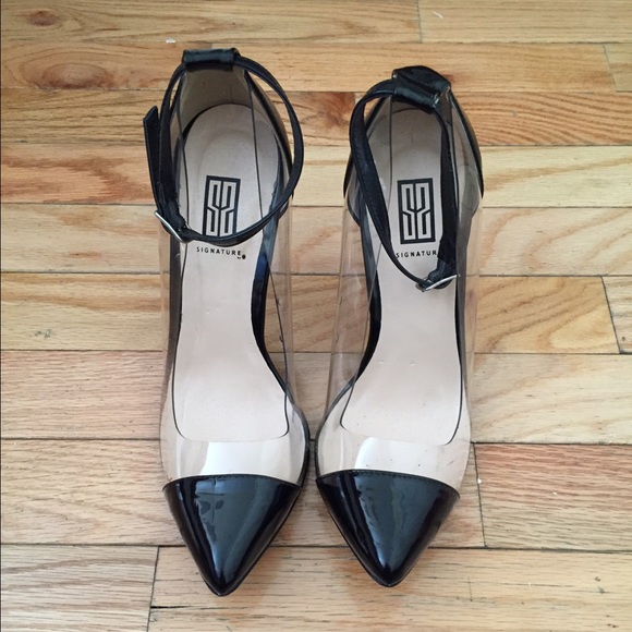 Pointed toe heels