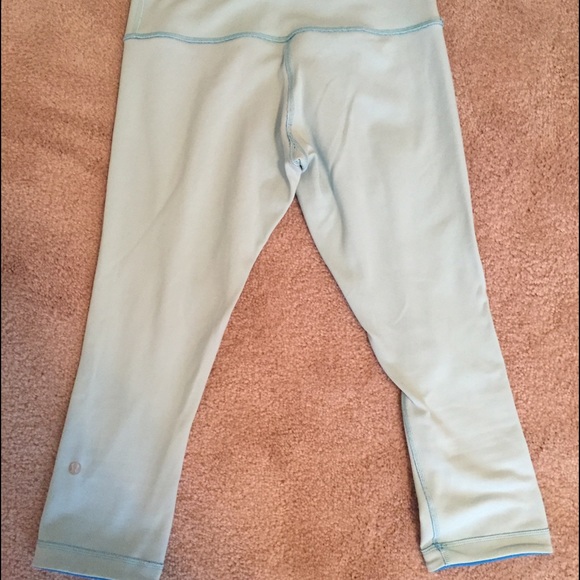 Wonder under crop size 6 reversible blue