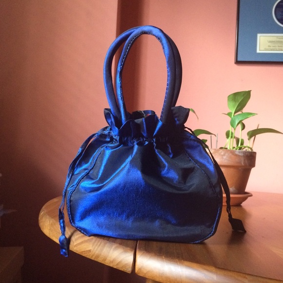 ❗️SALE❗️🎉HP 1/12🎉Blue Silk Drawstring Bag/Purse - Picture 2 of 4