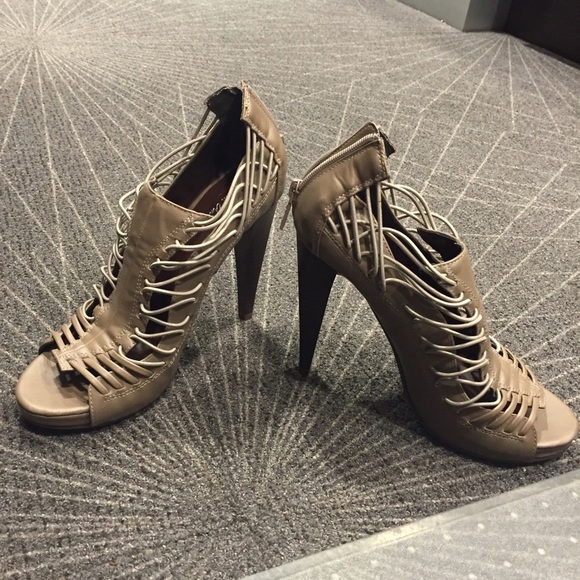 Nude strappy sandal!!!