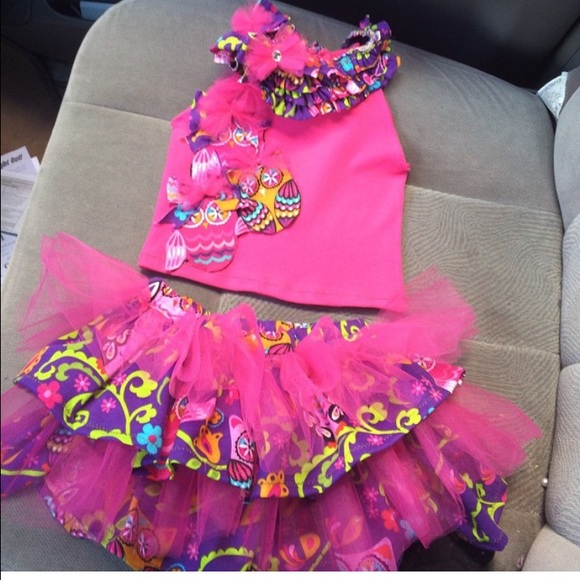 Clothes - Picture 1 of 1