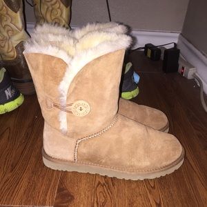 1 DAY ONLY SALE!!  Short Button Bailey Boots