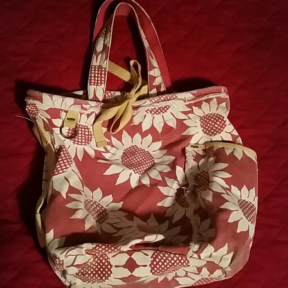 Here's a great carry all bag! Great condition too!