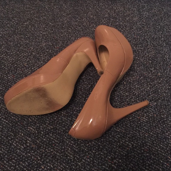 Heels - Picture 3 of 3