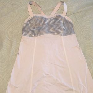 GUC lululemon medium support tank size 4