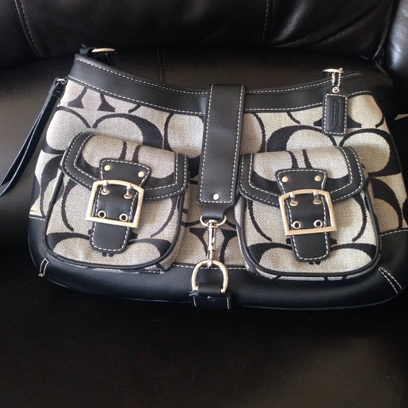 🌹SOLD🌹 Authentic Coach gray black signature