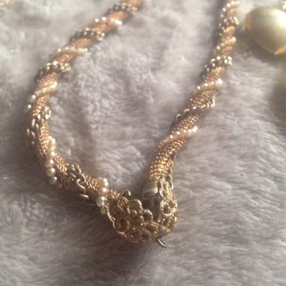 Multi metal necklace with small pearls