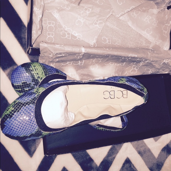 BCBG ballet flats BNIB 8.5