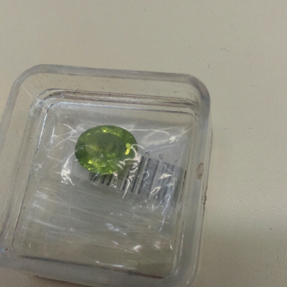 Genuine peridot 3.16 carrot loose gemstone