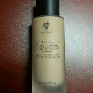 Younique Touch Mineral Liquid Foundation Organza