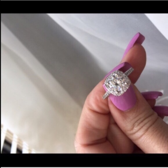 Brilliant Faux Diamond Ring - Picture 2 of 4