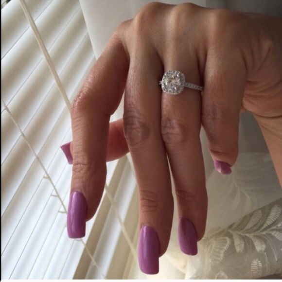 Brilliant Faux Diamond Ring - Picture 4 of 4