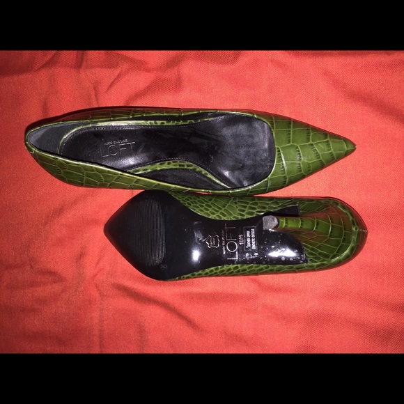 Ann Taylor. Gorgeous, green pumps