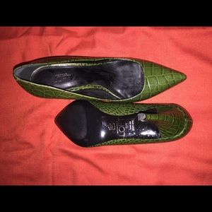 Ann Taylor. Gorgeous, green pumps