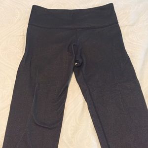Lululemon black denim wunder under crops size 4