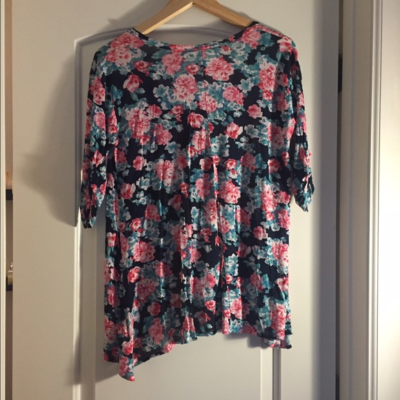 Flower Top - Picture 2 of 2