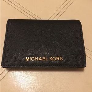 Michael Kors Jet Set Travel Medium Slim Wallet.