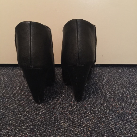 Heels - Picture 4 of 4