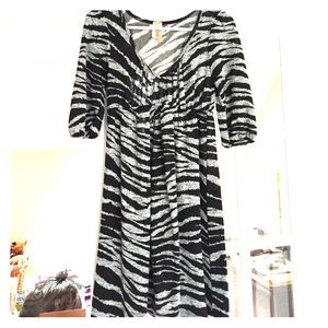 Dress- zebra print, V-neck