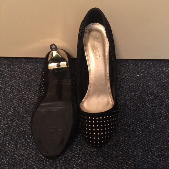 Heels - Picture 4 of 4