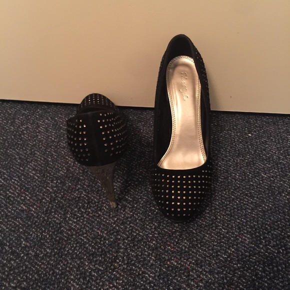 Heels - Picture 3 of 4