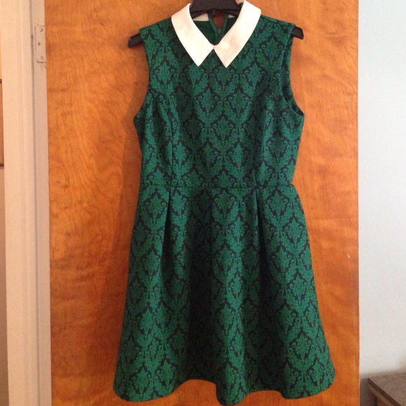 DRESS with cute collar