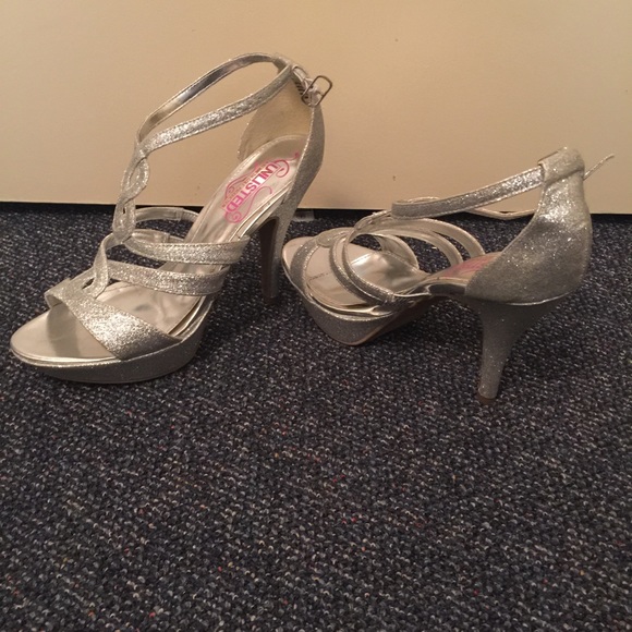 Heels - Picture 3 of 4