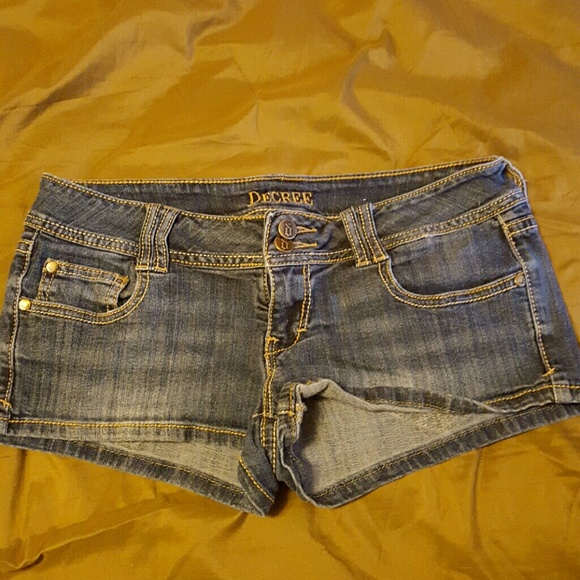 SPRING CLEANING! Decree shorts