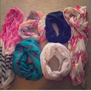 A set of 6 scarves in mint condition