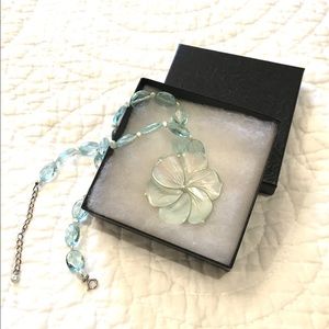 New w/o tag teal mother of pearl flower necklace
