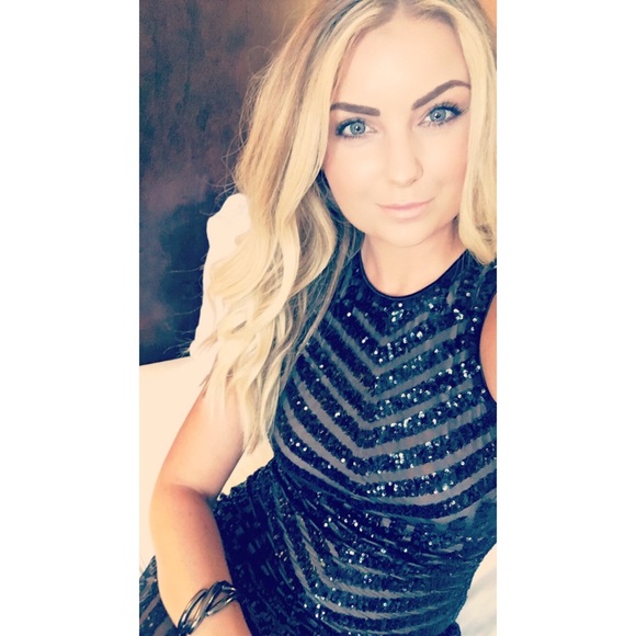 ❥ Meet your Posh Stylist - Picture 5 of 9