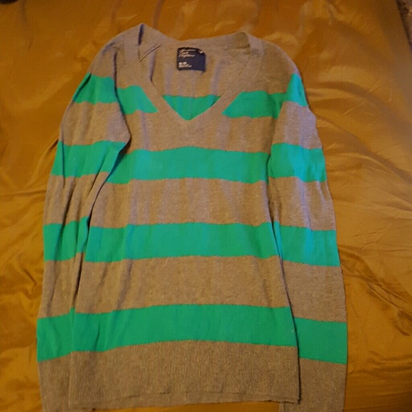 SPRING CLEANING! American Eagle long sleeve!