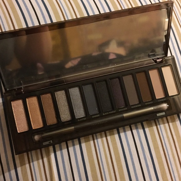$40 New Urban Decay Naked Smoky Palette - Picture 2 of 4