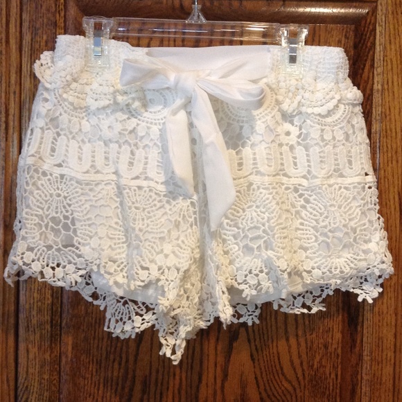 White Lace Beach Shorts - Picture 3 of 4