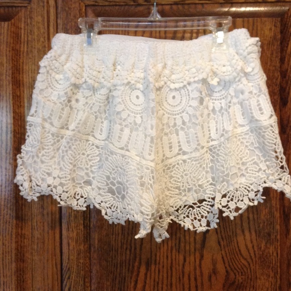 White Lace Beach Shorts - Picture 4 of 4