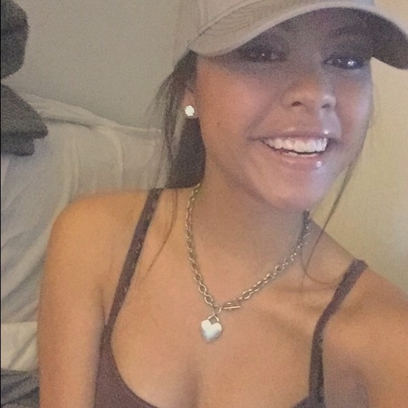 Meet your Posher, Amanda - Picture 1 of 1