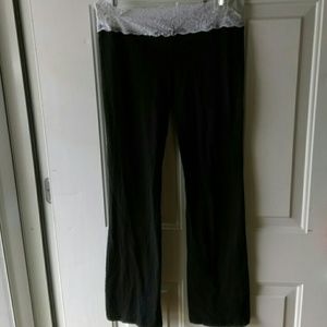 Stretchy yoga pants.😁