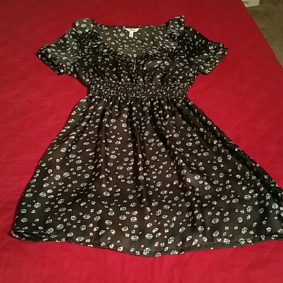 PRETTY DRESS!! Pic doesn't do justice!