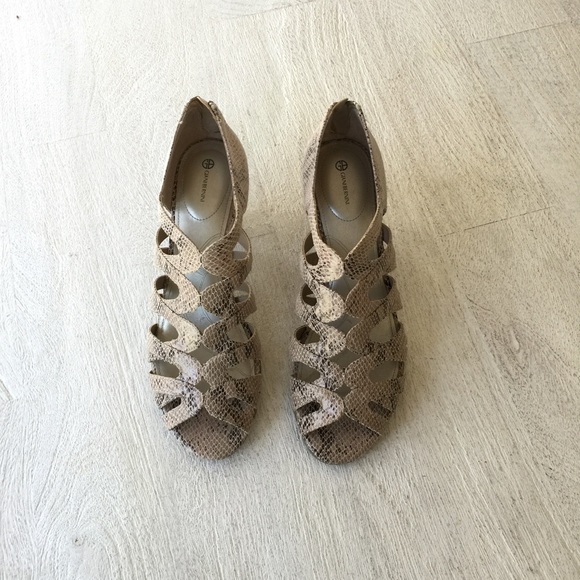Giani Bernini shoe. Size 9M. Heel 1.5-2"