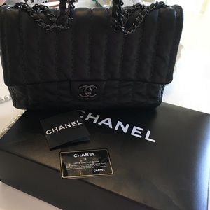 SOLD✨✨✨⭐️⭐️⭐️💫💫💫Chanel black flap